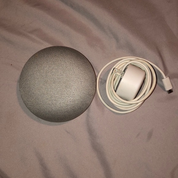 Google Home Mini - Picture 1 of 4